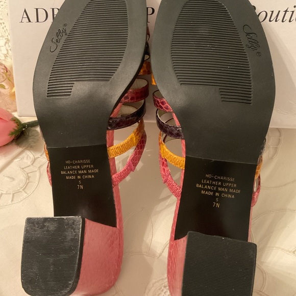 SELBY LEATHER LOOKS LIKE NEW MULTI COLOR BLOCK HEEL SANDALS, SIZE 7 NARROW - Picture 6 of 16